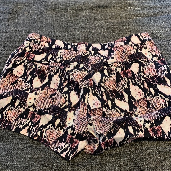 Low Rise | pink snake print shorts - Picture 3 of 3